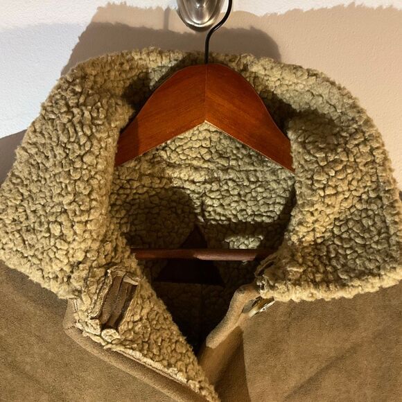 Fjall Sherpa Jacket, Small. Brown Pockets. Faux Suede, Shearling. Thick and warm - Picture 3 of 16
